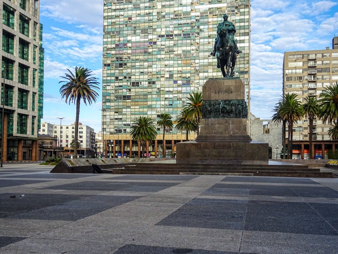 artigas monument in montevideo
